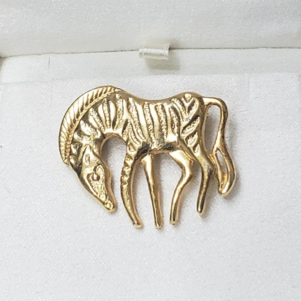 Zebra brooche